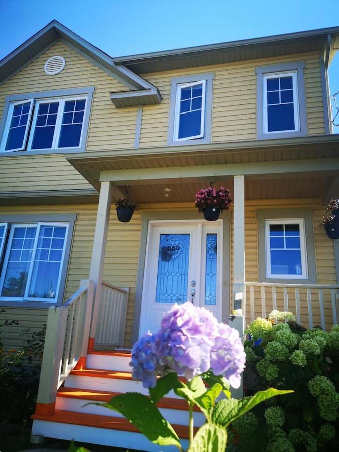 Maison Chaleureuse, Energetique Et Florale Sherbrooke Exterior foto